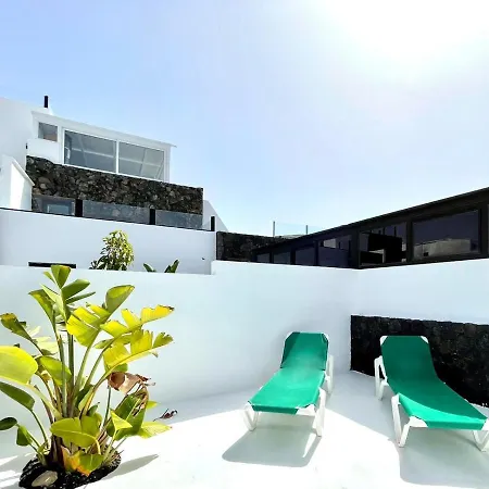 Apartment Suite Deluxe 9 Con Vistas Al Mar, Wifi, Netflix, Desayuno Incluido Tinajo